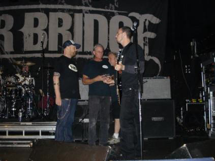 http://www.t-rex-engineering.com/files/billeder/Nyheder/Alter_bridge_soundcheck_2.bmp