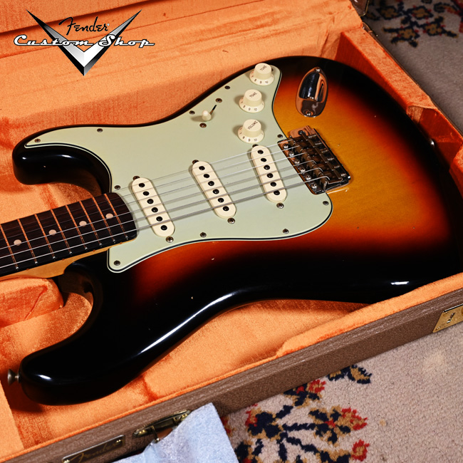Fender USA Custom Shop 1960 Stratocaster Journeyman Relic Bleached 3-Tone Sunburst (923-5700-226)