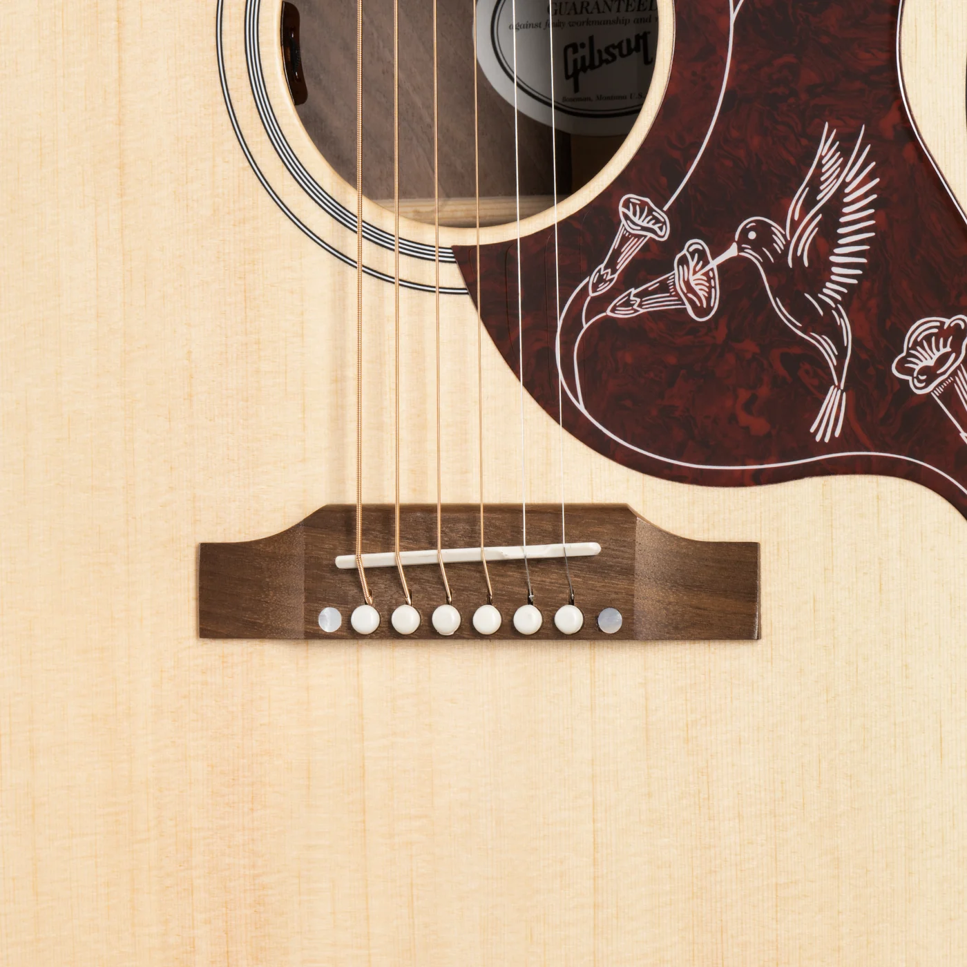 Gibson Hummingbird Studio Walnut, Satin Natural (MCSSHSWSAN) 브리지